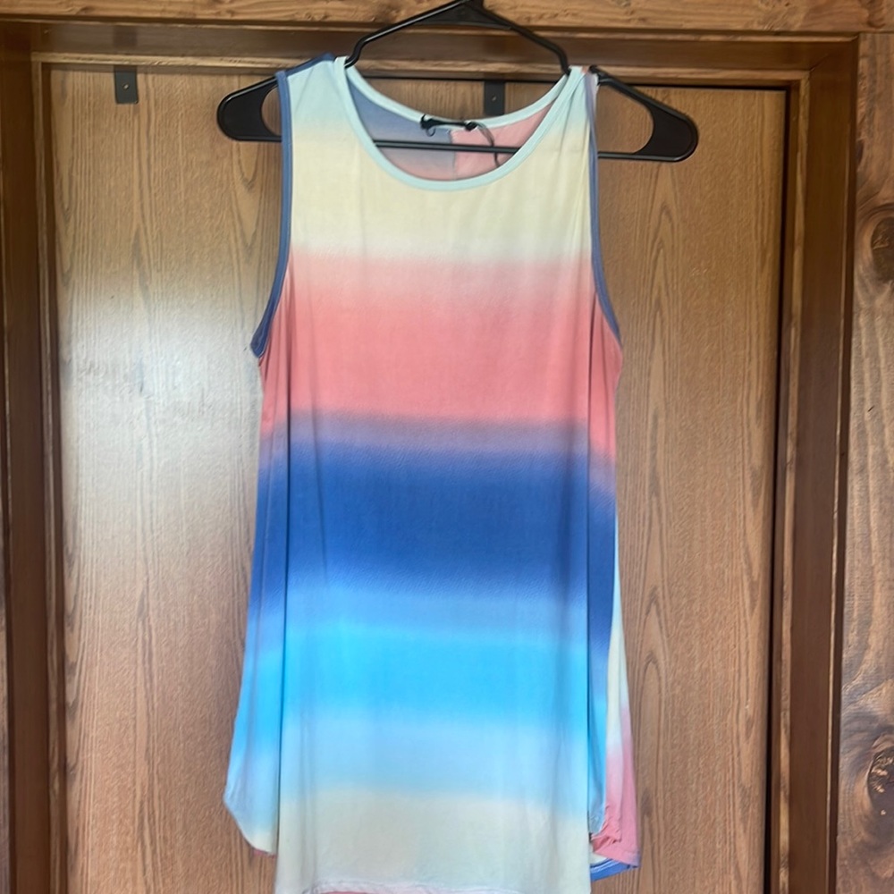 Flowy rainbow tank